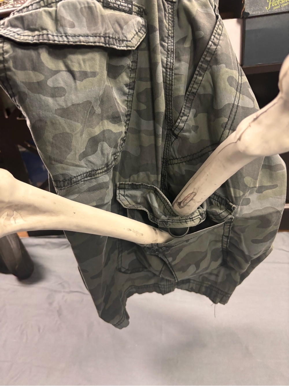 Lee Extreme Motion Camo Cargo Shorts Men’s Utility Shorts - Picture 7 of 16